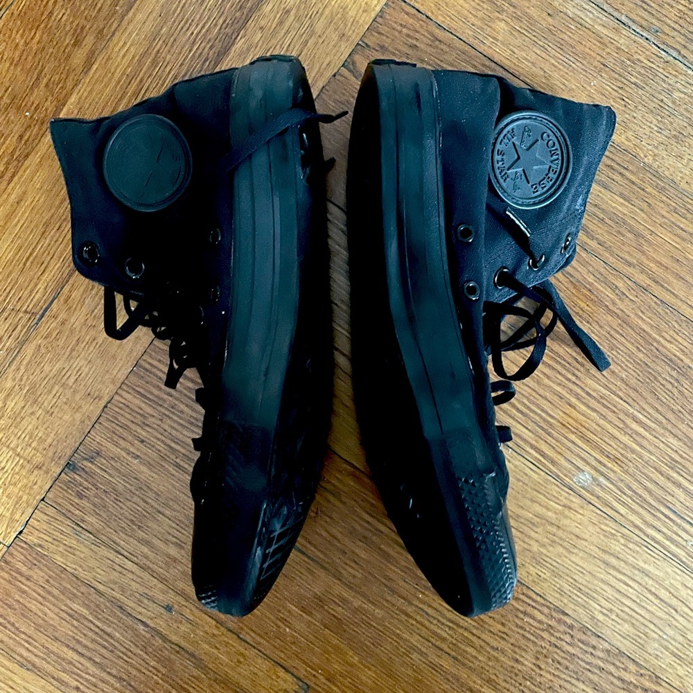 Black Converse woman’s size 8, Mens size 6